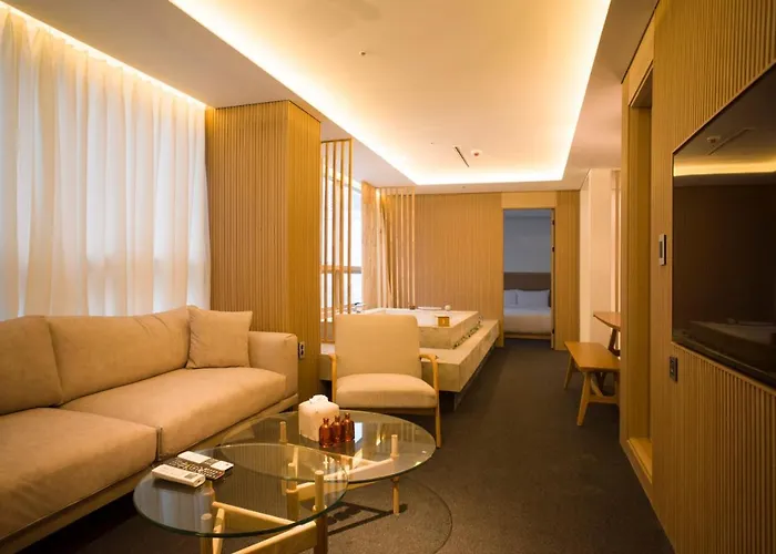 Hotel Uh The Myeongdong 3*