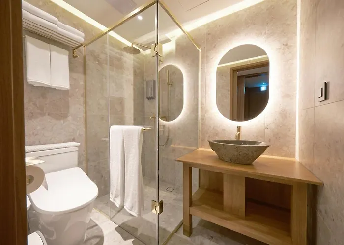 Hotel Uh The Myeongdong 3*