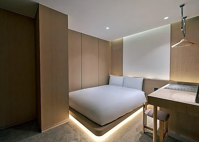 Hotel Uh The Myeongdong 3*